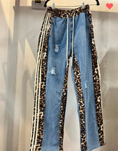 Load image into Gallery viewer, Leopard Print Denim Jeans
